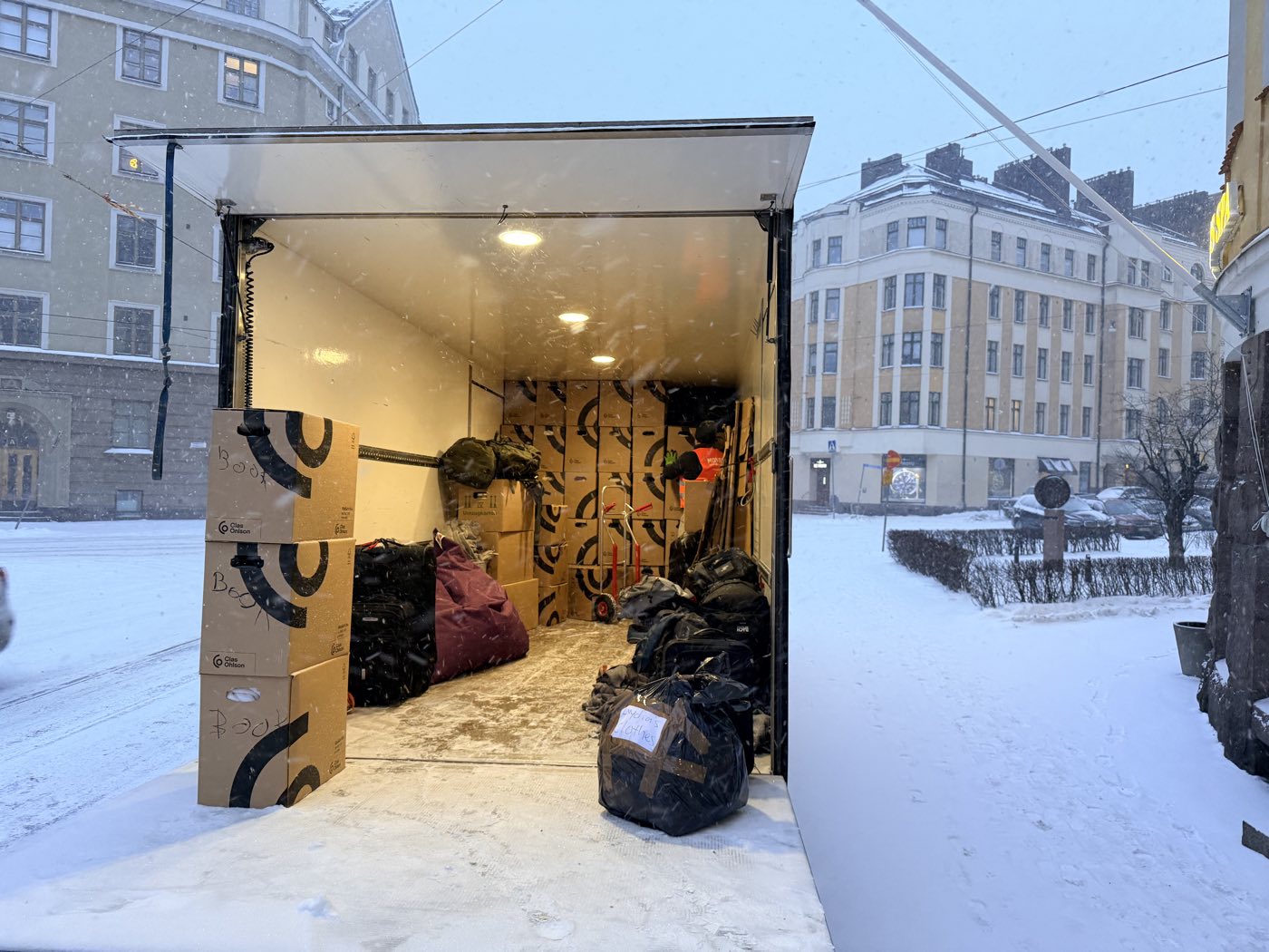 Mover.fi truck on a snowy Helsinki street on moving morning